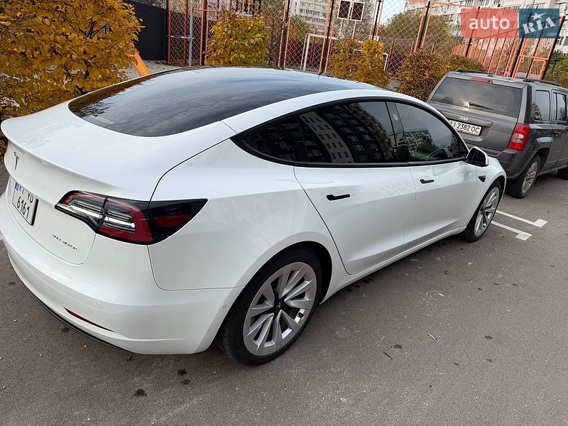Седан Tesla Model 3 2022 в Киеве