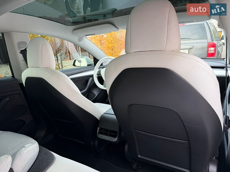 Седан Tesla Model 3 2022 в Киеве