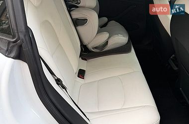 Седан Tesla Model 3 2022 в Киеве