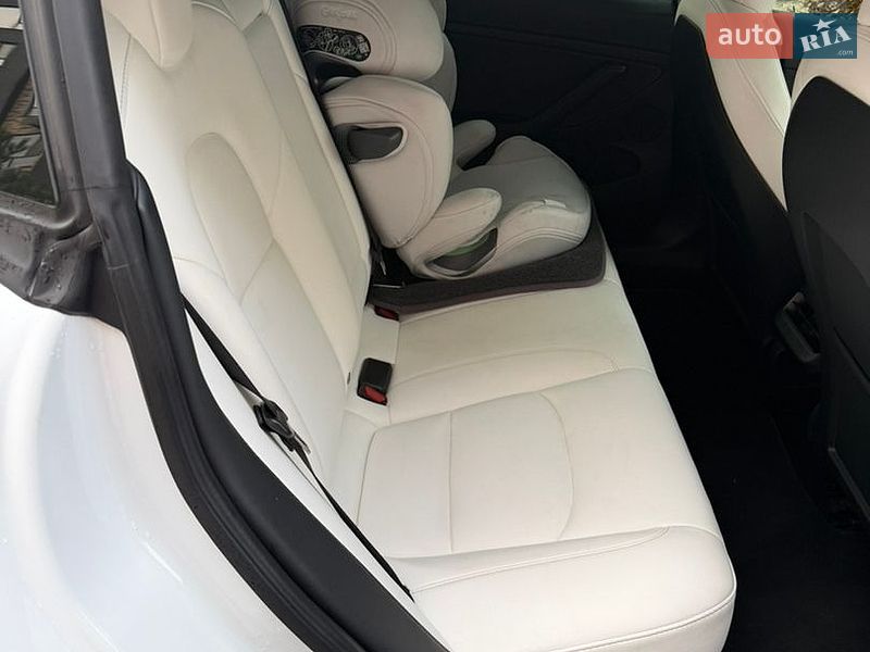 Седан Tesla Model 3 2022 в Киеве
