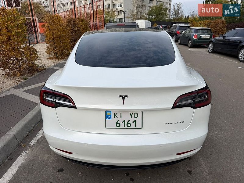 Седан Tesla Model 3 2022 в Киеве