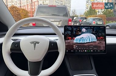 Седан Tesla Model 3 2022 в Киеве