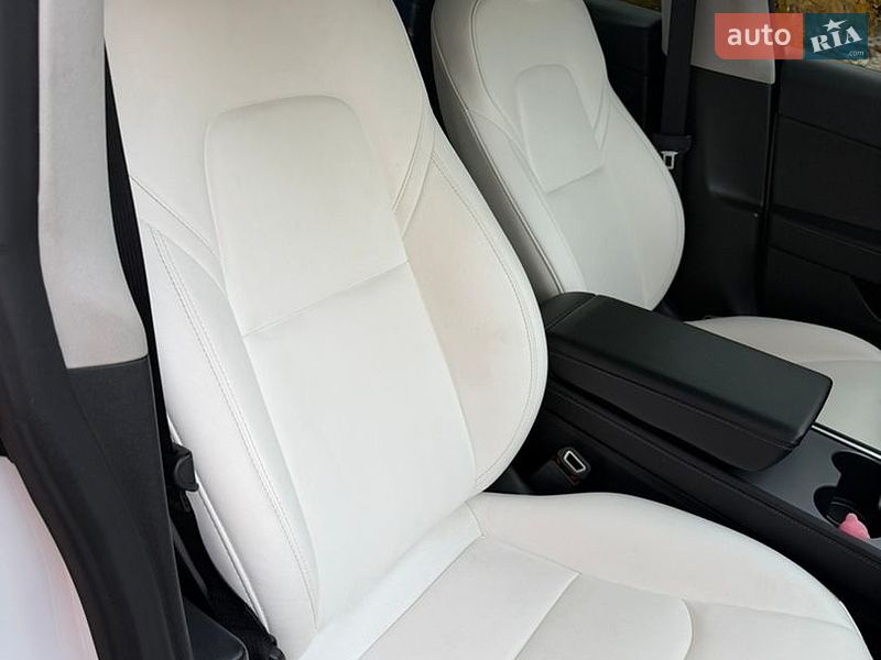Седан Tesla Model 3 2022 в Киеве