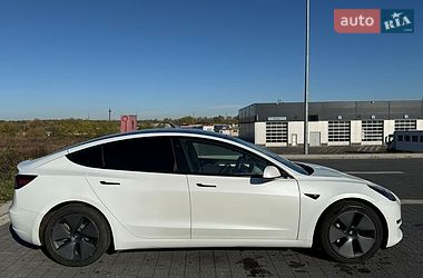 Седан Tesla Model 3 2022 в Львове