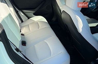 Седан Tesla Model 3 2022 в Львове