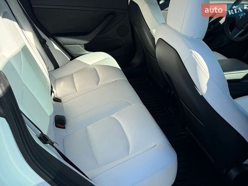 Седан Tesla Model 3 2022 в Львове