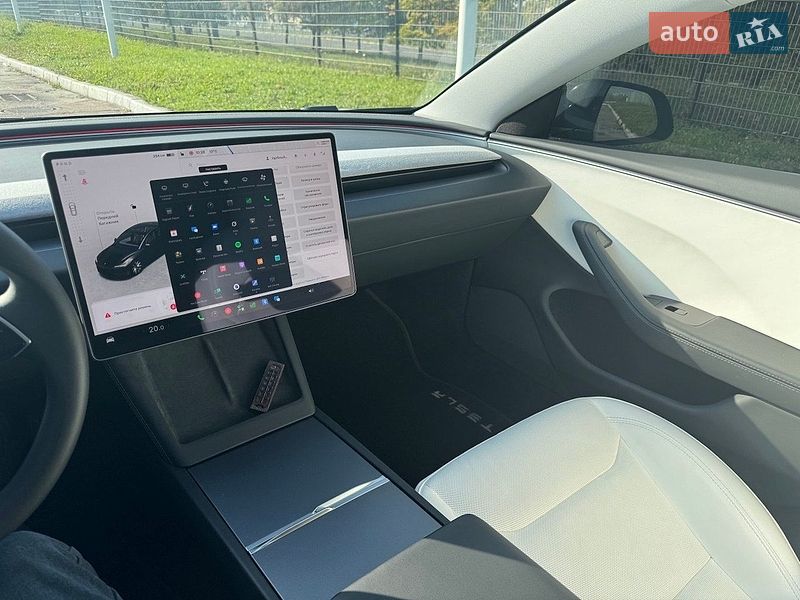 Седан Tesla Model 3 2025 в Харькове