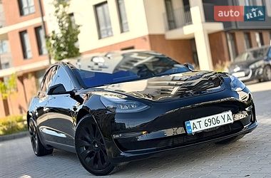 Седан Tesla Model 3 2022 в Івано-Франківську