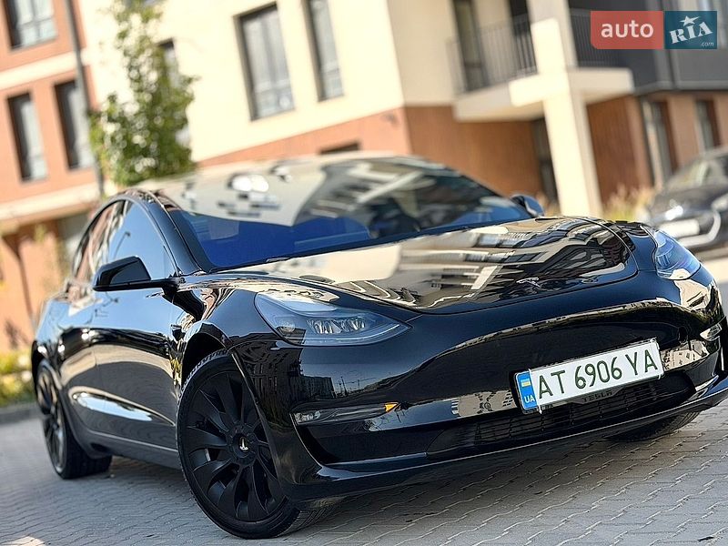 Седан Tesla Model 3 2022 в Івано-Франківську
