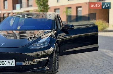Седан Tesla Model 3 2022 в Івано-Франківську