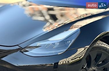 Седан Tesla Model 3 2022 в Івано-Франківську