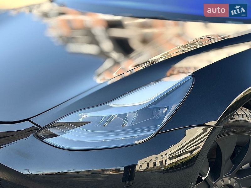 Седан Tesla Model 3 2022 в Івано-Франківську
