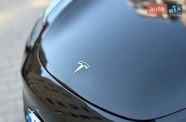 Седан Tesla Model 3 2022 в Івано-Франківську