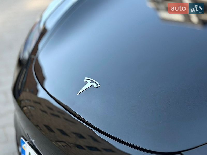 Седан Tesla Model 3 2022 в Івано-Франківську