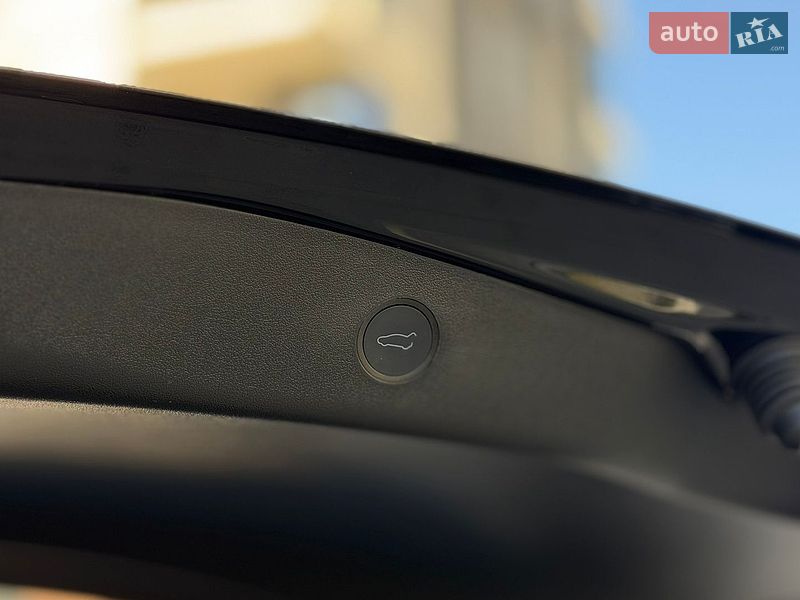 Седан Tesla Model 3 2022 в Івано-Франківську