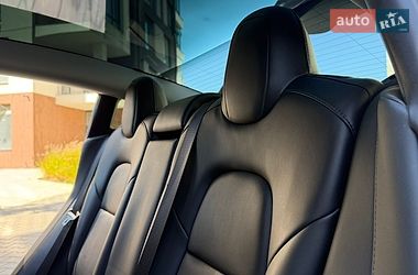 Седан Tesla Model 3 2022 в Івано-Франківську