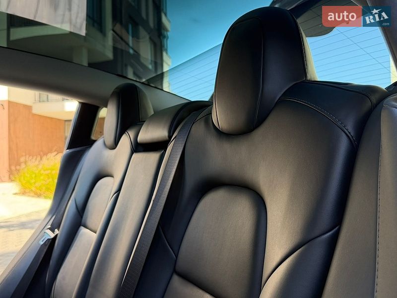 Седан Tesla Model 3 2022 в Івано-Франківську