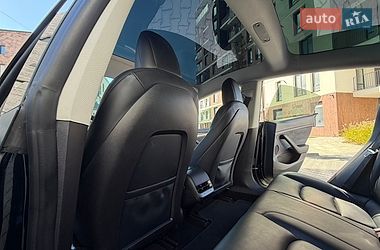 Седан Tesla Model 3 2022 в Івано-Франківську