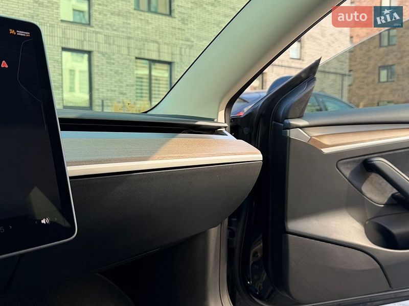 Седан Tesla Model 3 2022 в Івано-Франківську