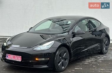 Седан Tesla Model 3 2023 в Дубні