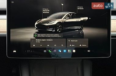 Седан Tesla Model 3 2023 в Дубні