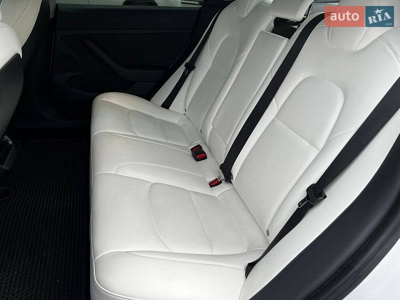 Седан Tesla Model 3 2020 в Виннице