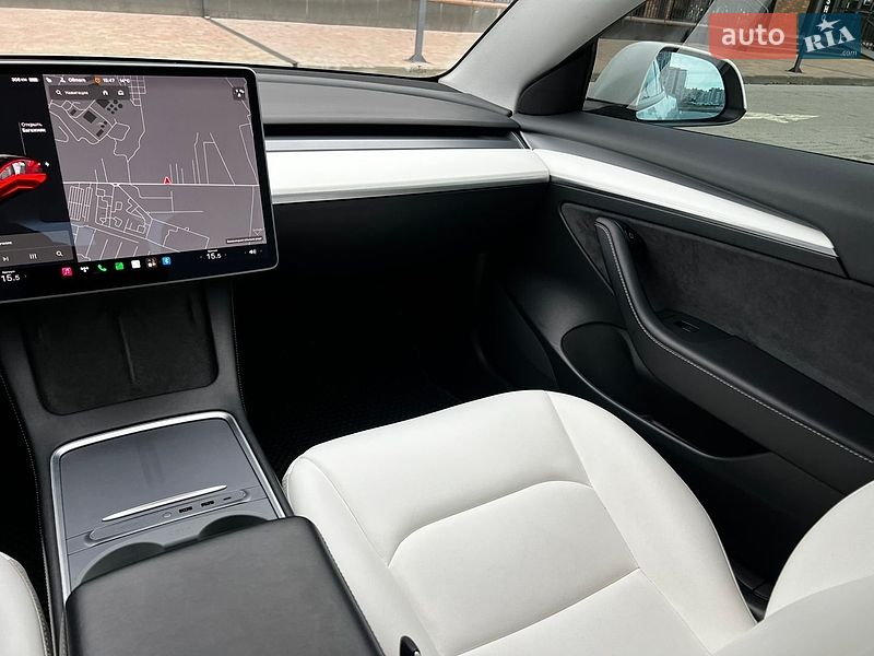 Седан Tesla Model 3 2020 в Виннице