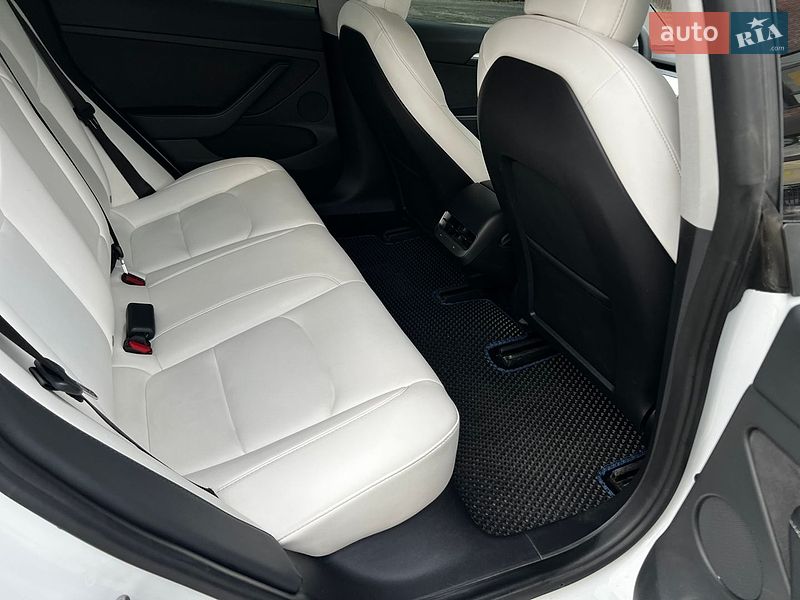 Седан Tesla Model 3 2020 в Виннице