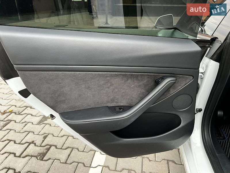 Седан Tesla Model 3 2020 в Виннице