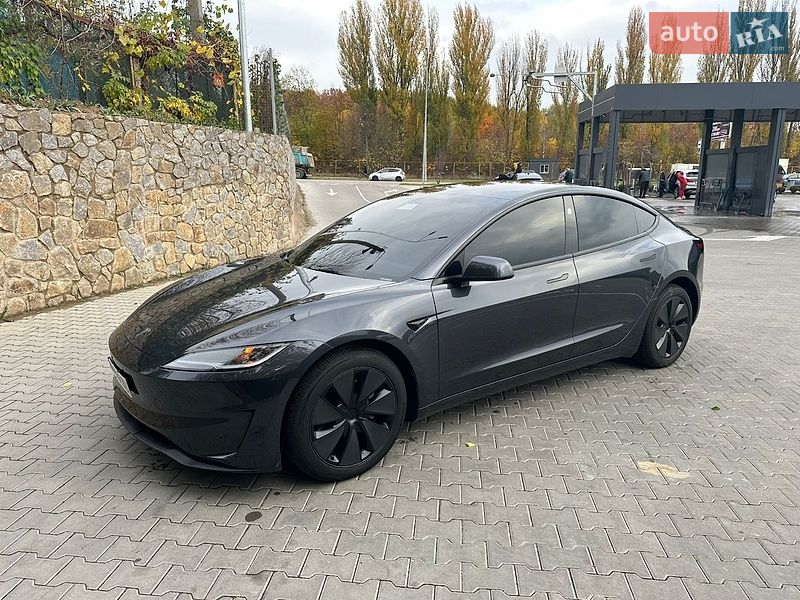 Седан Tesla Model 3 2024 в Виннице