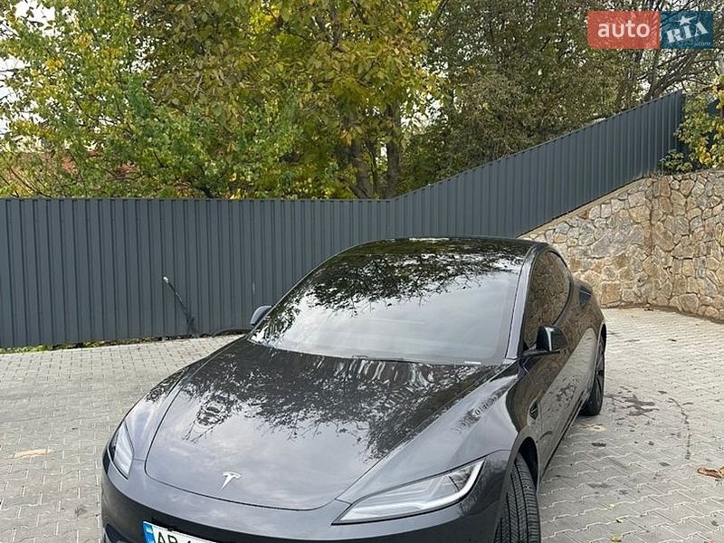 Седан Tesla Model 3 2024 в Виннице