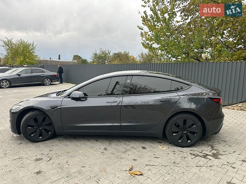 Седан Tesla Model 3 2024 в Виннице