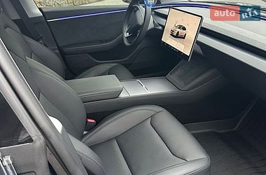 Седан Tesla Model 3 2024 в Виннице