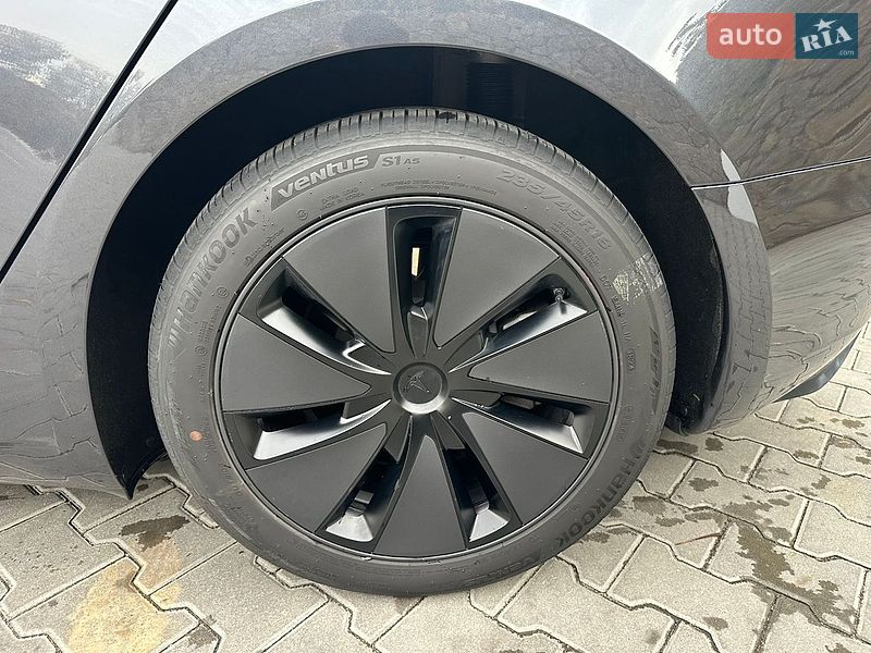 Седан Tesla Model 3 2024 в Виннице