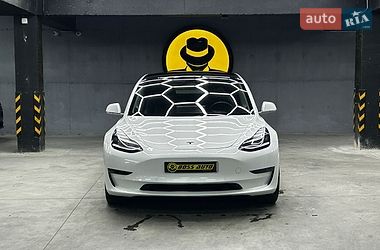 Седан Tesla Model 3 2019 в Черновцах