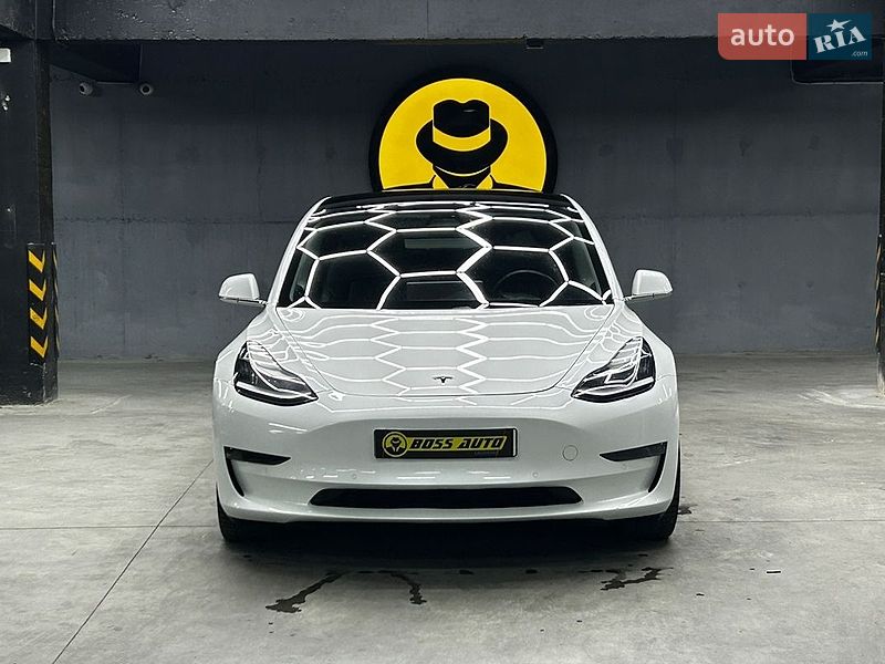 Седан Tesla Model 3 2019 в Черновцах