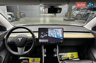 Седан Tesla Model 3 2019 в Черновцах
