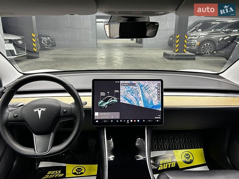 Седан Tesla Model 3 2019 в Черновцах