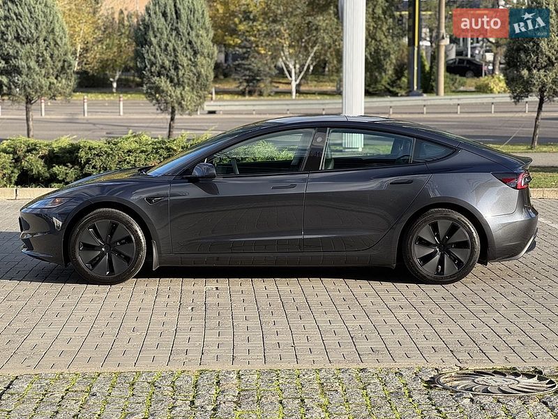 Седан Tesla Model 3 2024 в Дніпрі