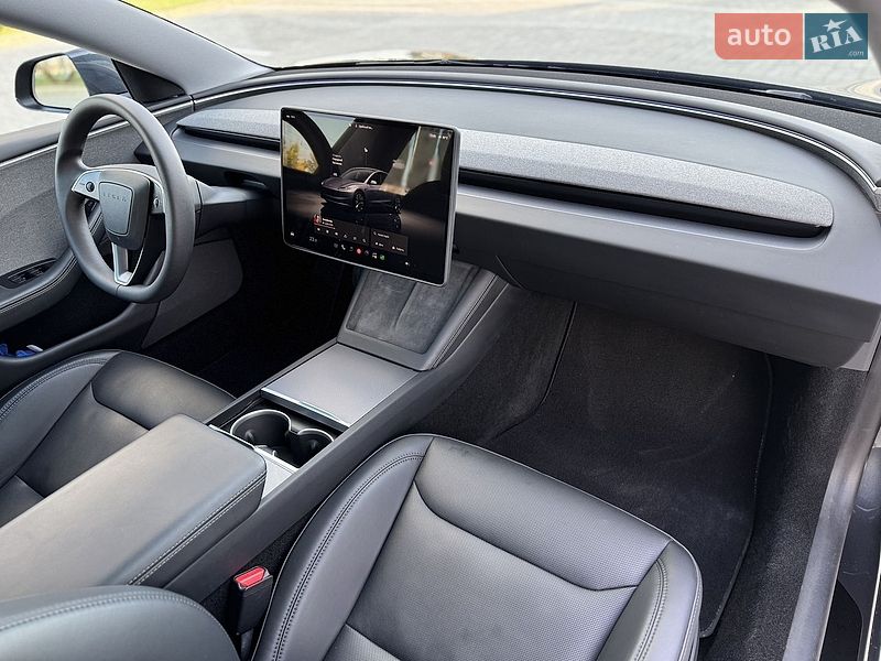 Седан Tesla Model 3 2024 в Дніпрі