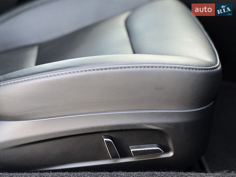 Седан Tesla Model 3 2024 в Дніпрі