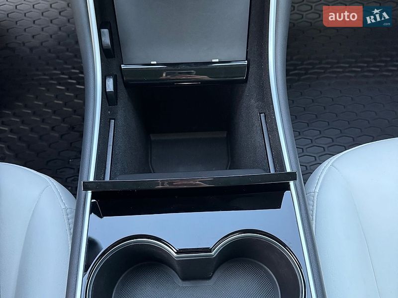 Седан Tesla Model 3 2018 в Львові фото 35 Седан Tesla Model 3 2018 в Львові