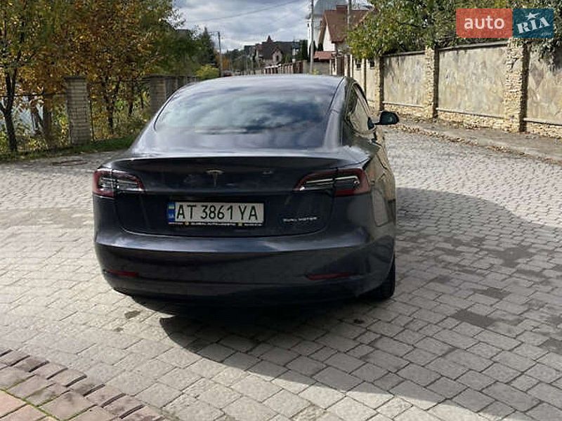 Седан Tesla Model 3 2022 в Львове