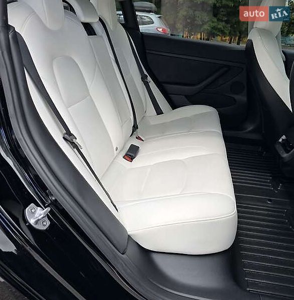 Седан Tesla Model 3 2022 в Киеве
