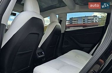 Седан Tesla Model 3 2022 в Киеве
