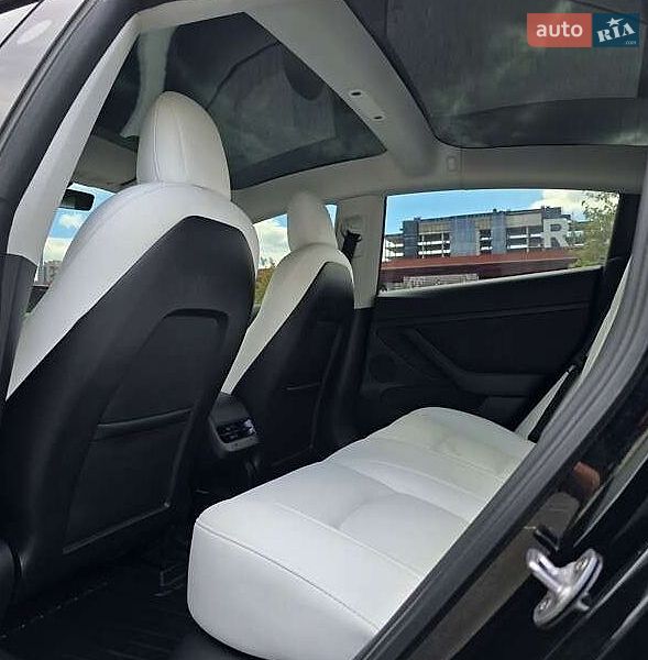 Седан Tesla Model 3 2022 в Киеве