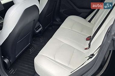 Седан Tesla Model 3 2022 в Киеве
