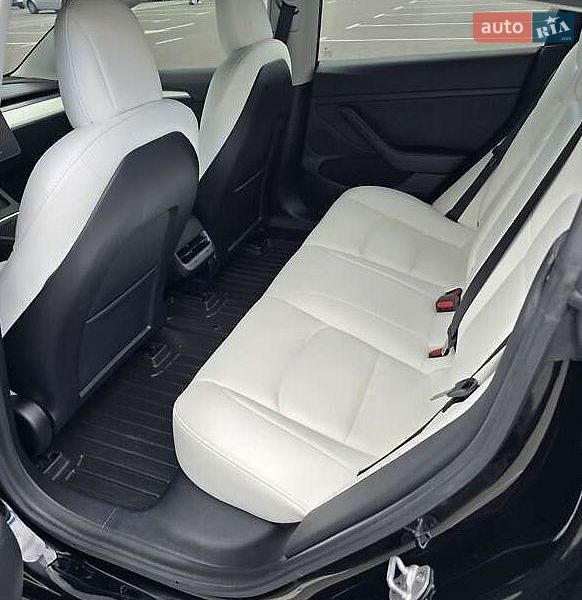 Седан Tesla Model 3 2022 в Киеве