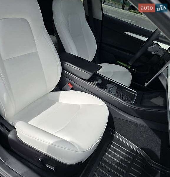 Седан Tesla Model 3 2022 в Киеве