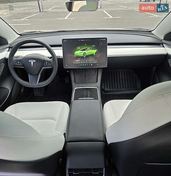 Седан Tesla Model 3 2022 в Киеве